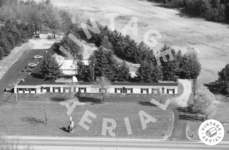 Castle Inn (Skyline Motel) - 1987 Photo